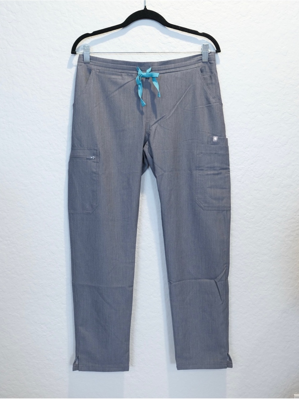 NWT Figs Yola Skinny Pants Scrubs Petite Size SP Graphite Gray Pockets Nurse